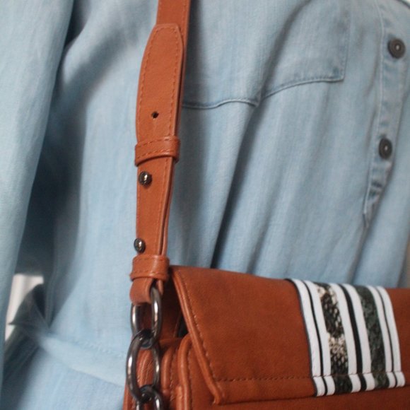 Circus Sam Eldelman Crossbody Bag - Picture 7 of 10